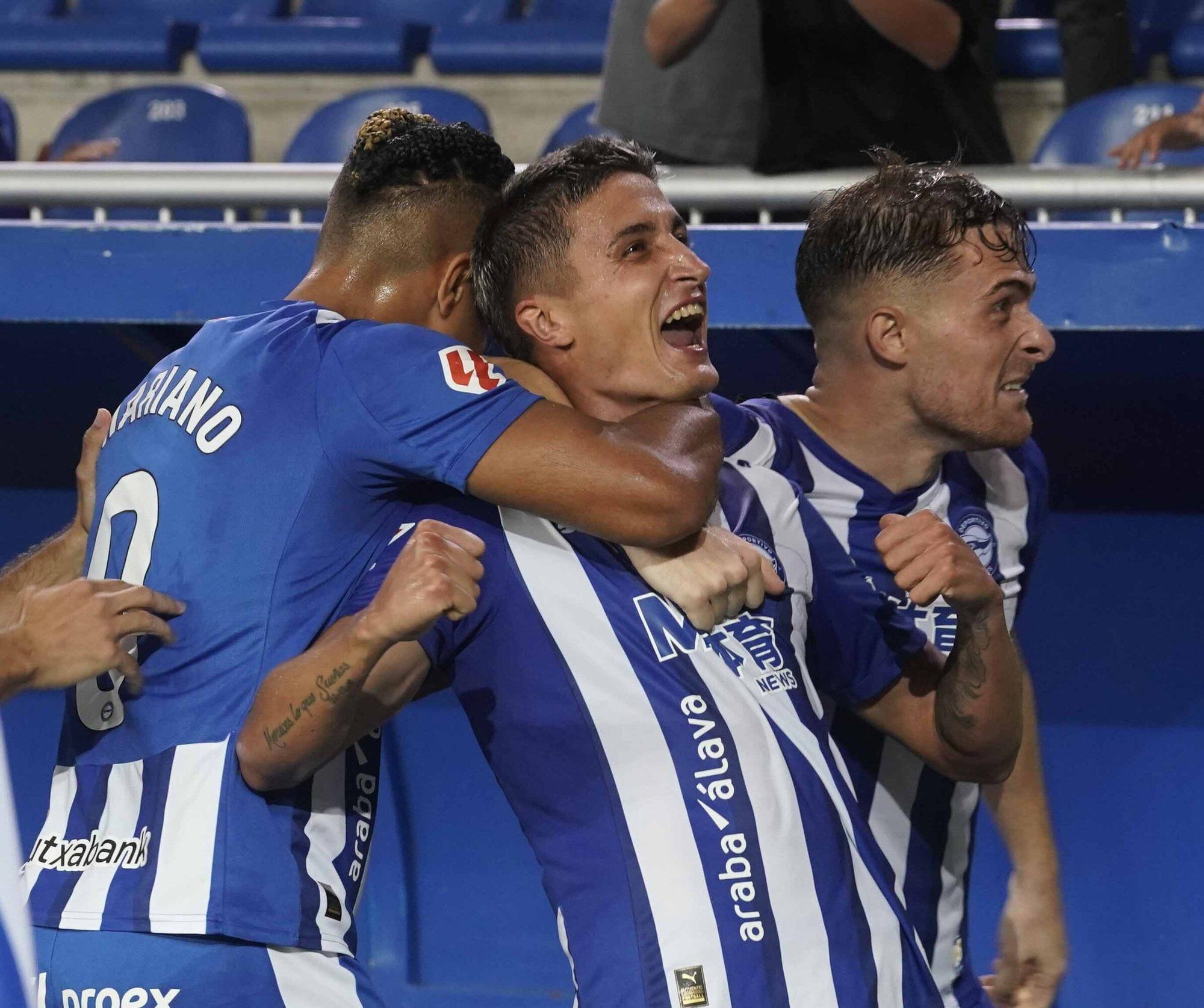 En imágenes: Así está siendo el debut liguero del Alavés contra el Levante