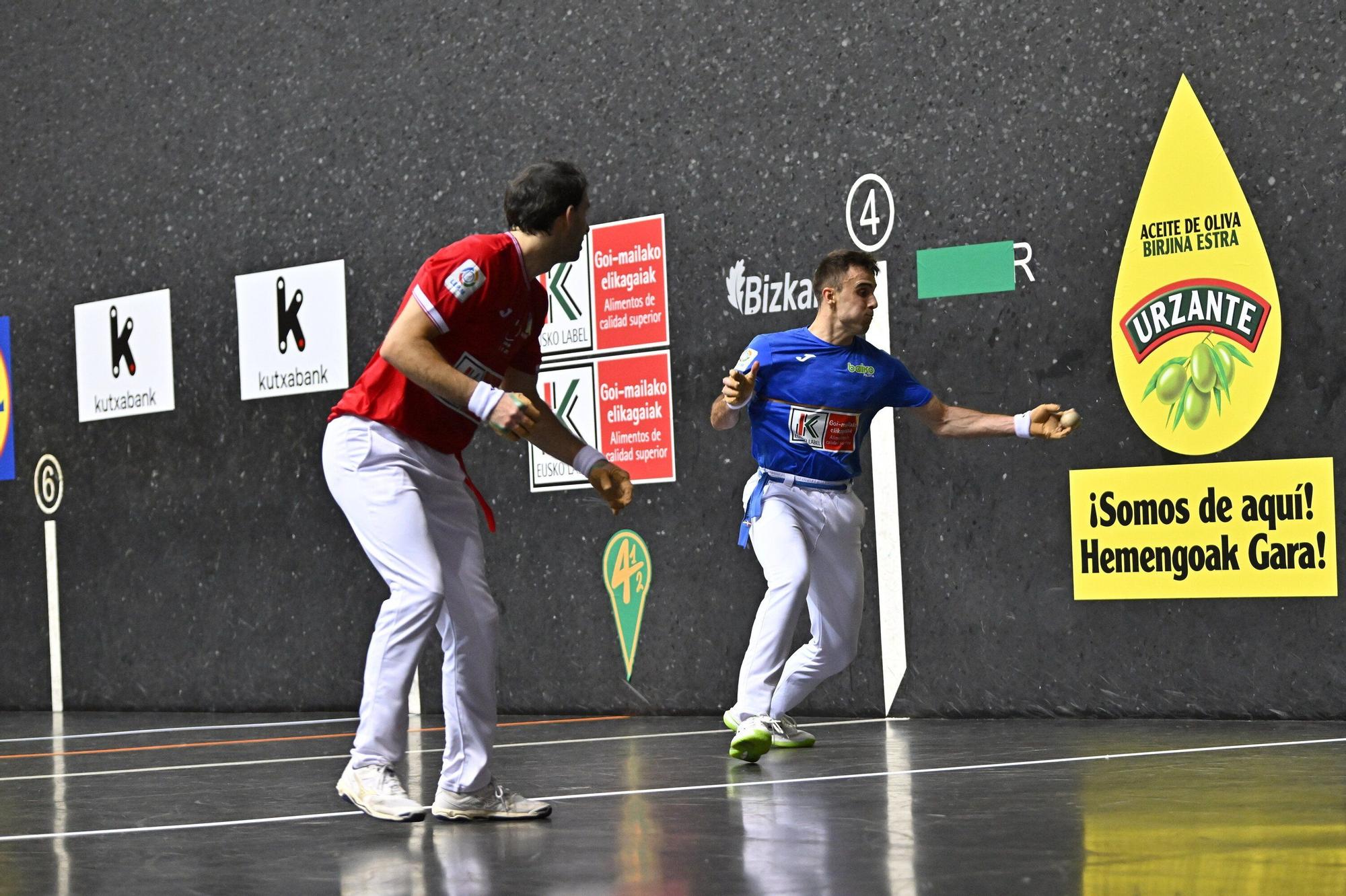 Jokin Altuna supera a Jon Ander Peña en la primera jornada de la liguilla de cuartos de final del Cuatro y Medio.