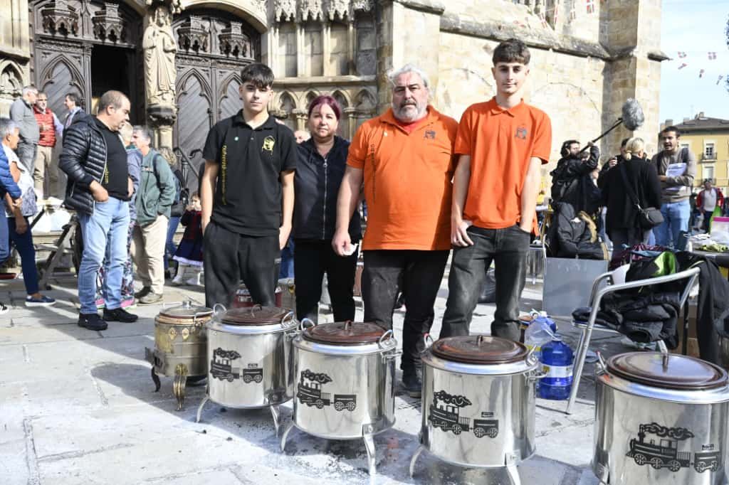Las putxeras humean en Balmaseda en homenaje al tren de La Robla