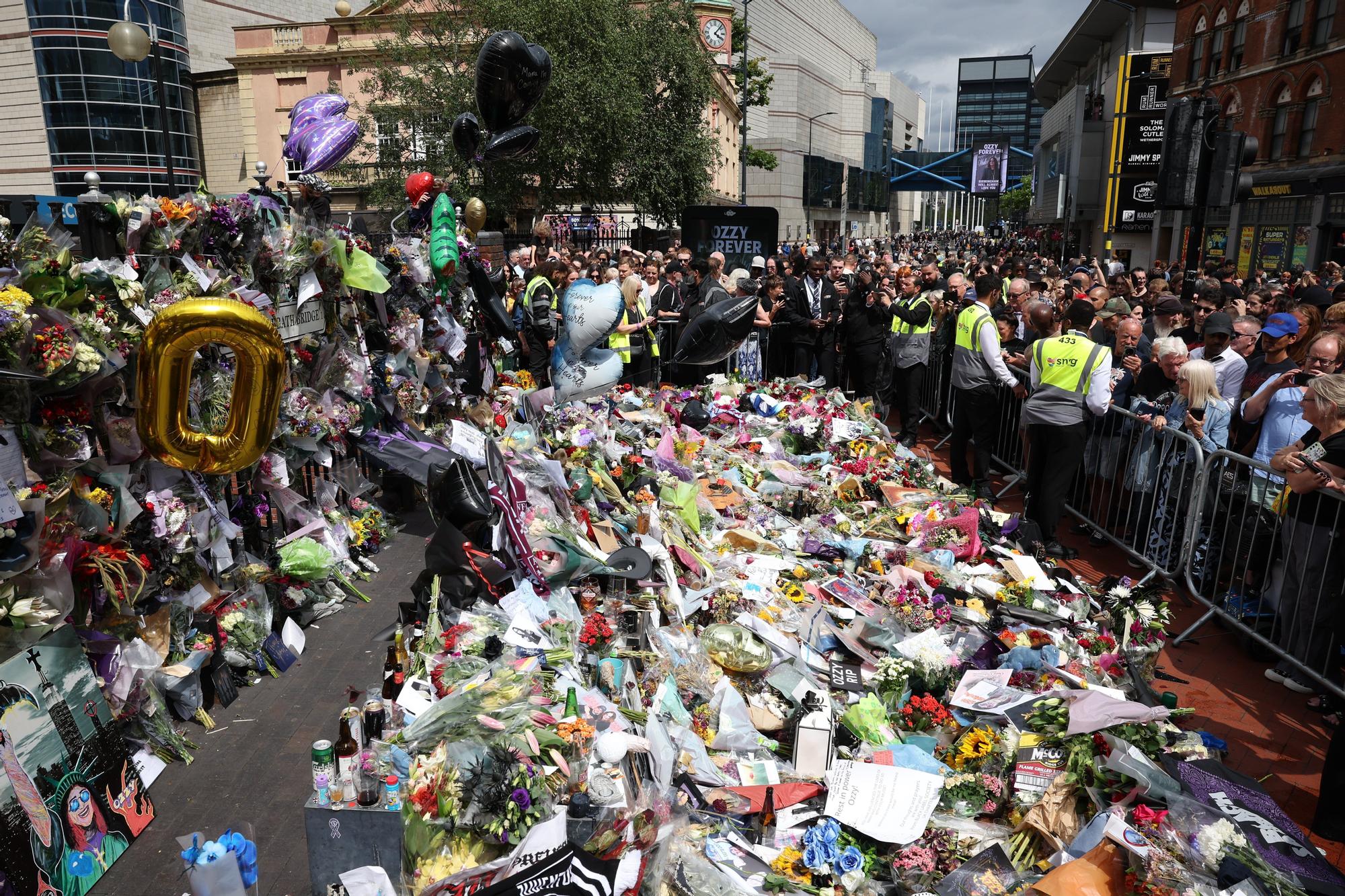 Multitudinario funeral de Ozzy Osbourne en Birmingham