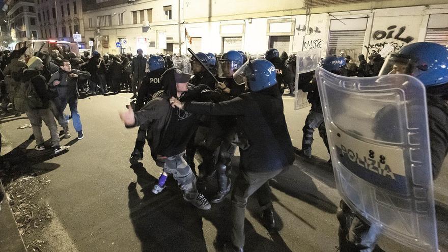 Trasladado a un hospital el anarquista italiano preso en huelga de hambre desde octubre