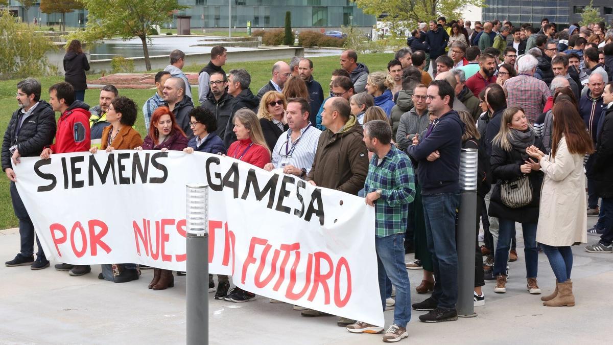 Reciente concentración de trabajadores de Siemens Gamesa en defensa del empleo.