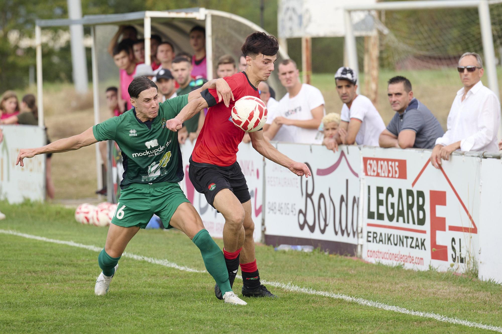 Fotos del Etxarri - Lourdes. Ida de la final de la Supercopa Navarra.