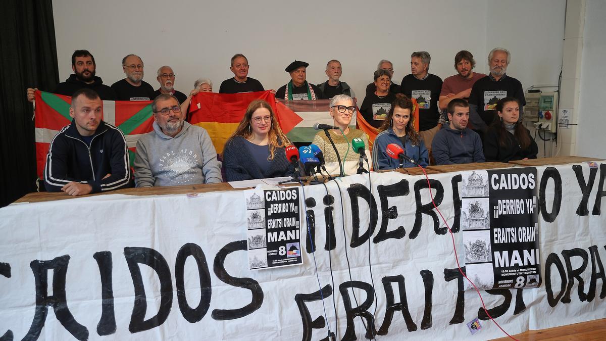 Sindicatos y colectivos reclaman el derribo de Los Caídos y piden al Ayuntamiento que &quot;abandone&quot; su resignificación