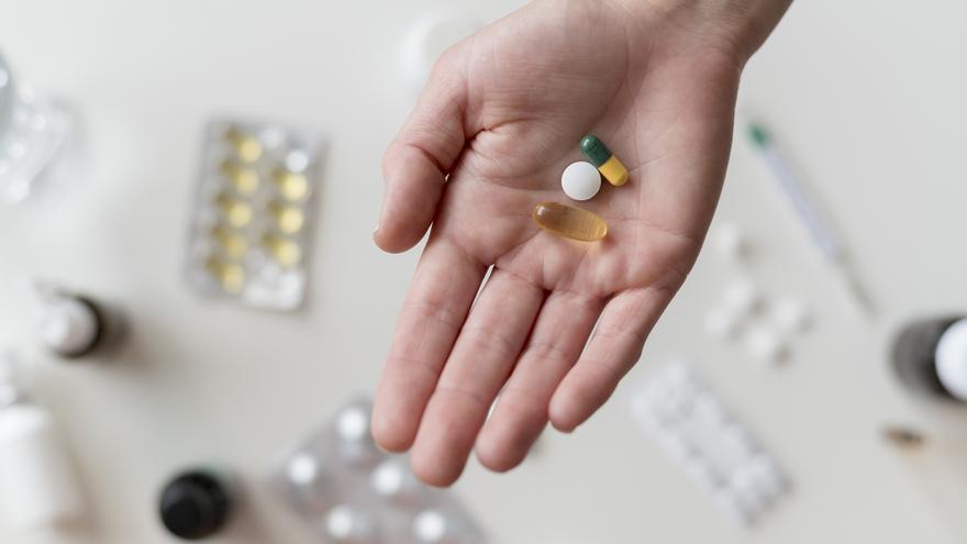 La OCU habla claro: ¿se pueden partir las pastillas antes de tomarlas?