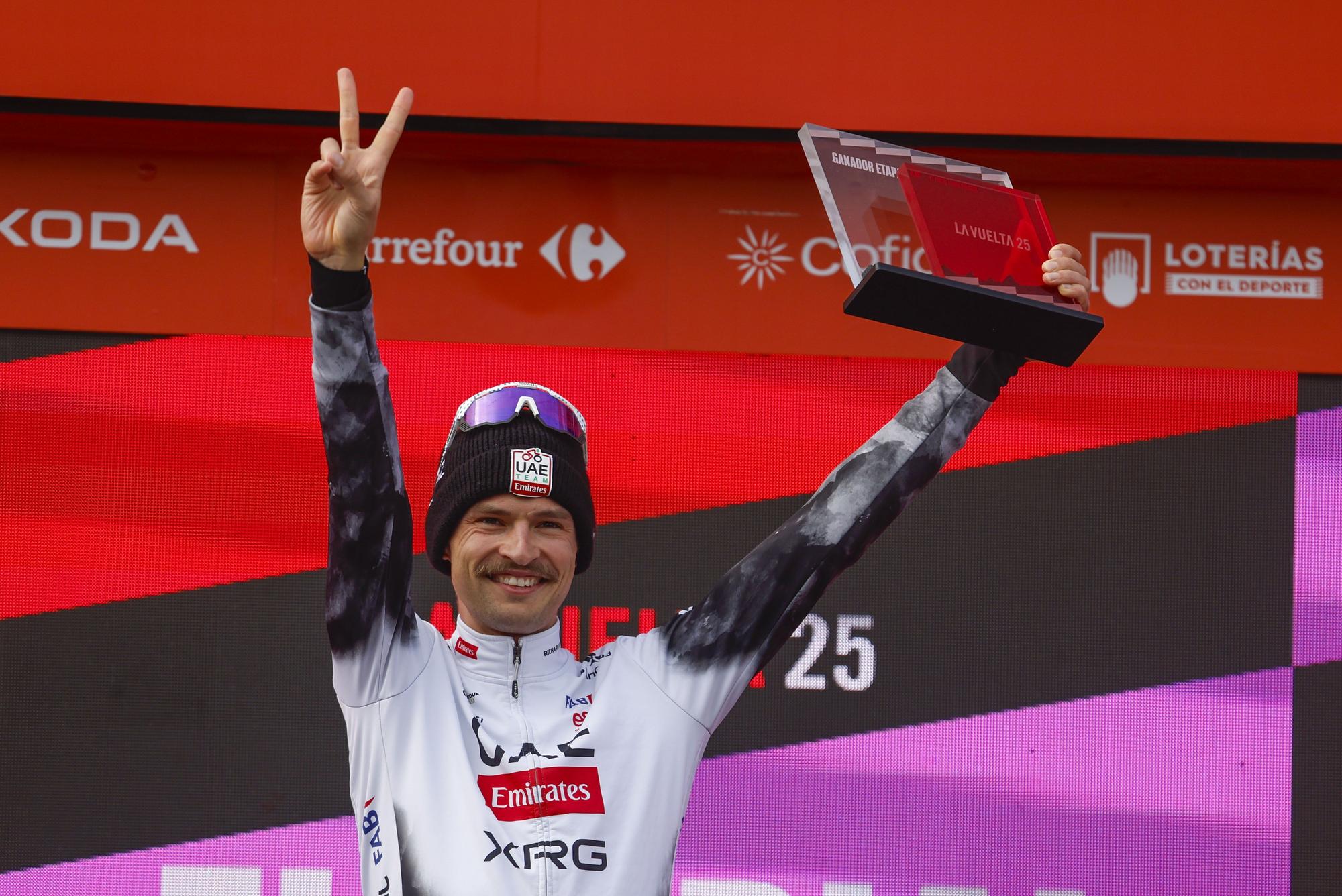 Fotos de la etapa navarra de La Vuelta 25 entre Sendaviva y Larra - Belagua
