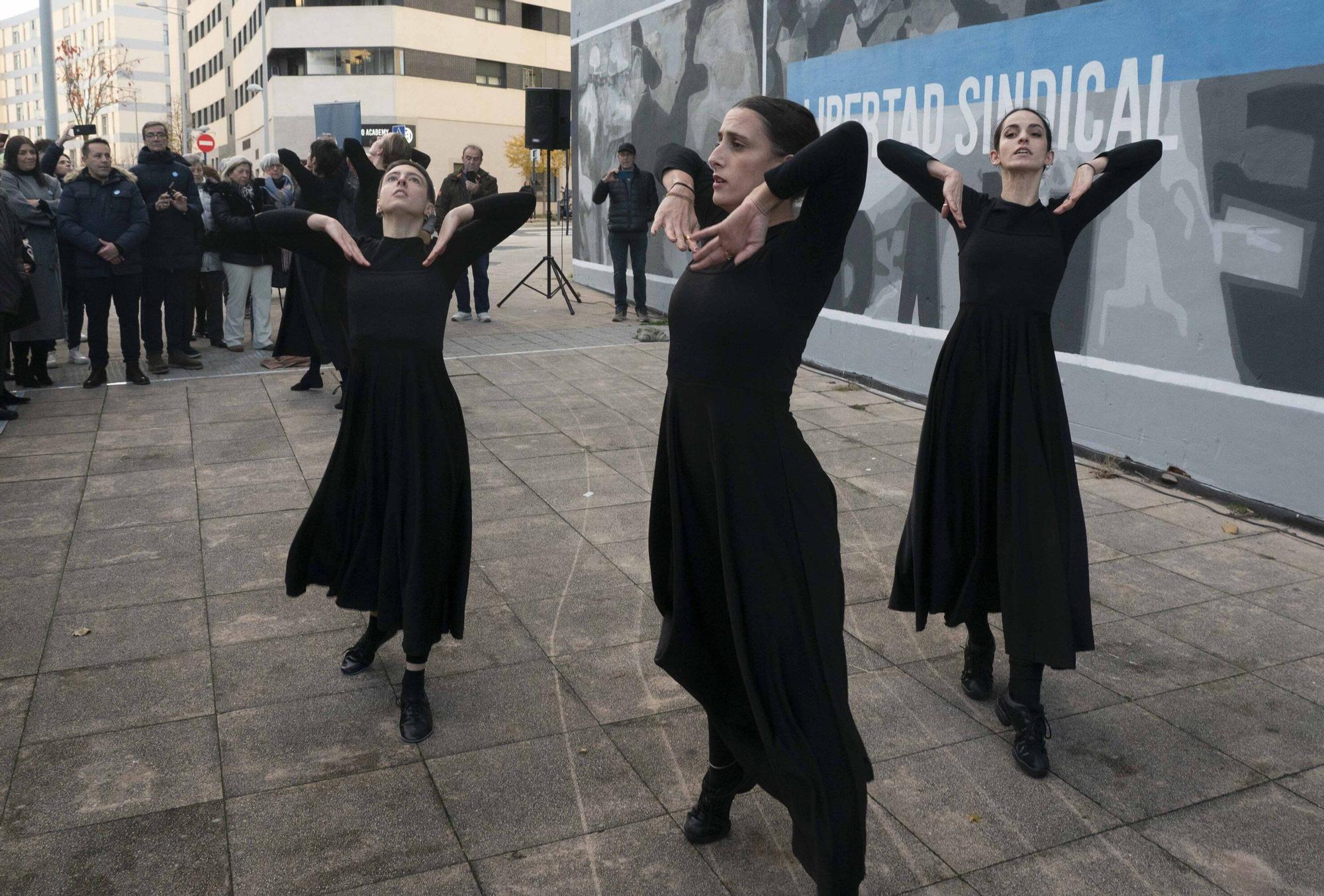 En imágenes: Zabalgana estrena un mural sobre la evolución del movimiento obrero