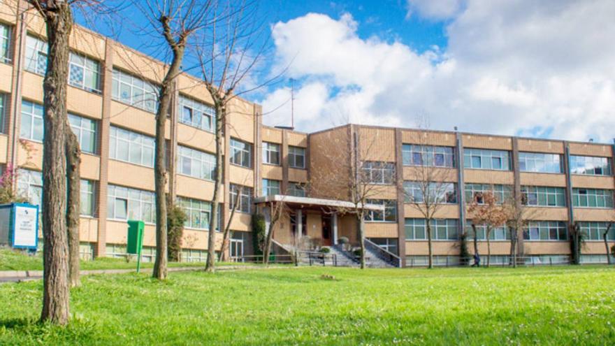 Afectados por la intoxicación alimentaria en el Colegio Vizcaya: "El bonito tenía buena pinta"