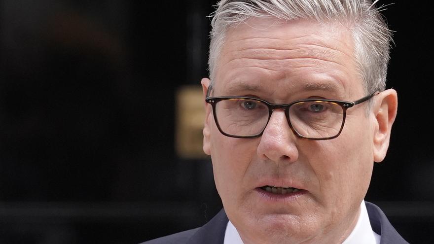 Starmer, un primer ministro tibio e impopular que dimite sin cumplir su promesa de cambio