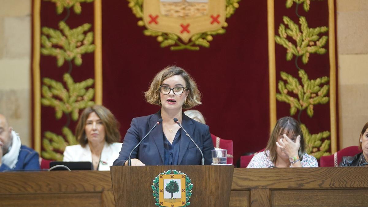 La diputada general, Elixabete Etxanobe, durante su intervención en el pleno de política general que se celebra este jueves en Gernika