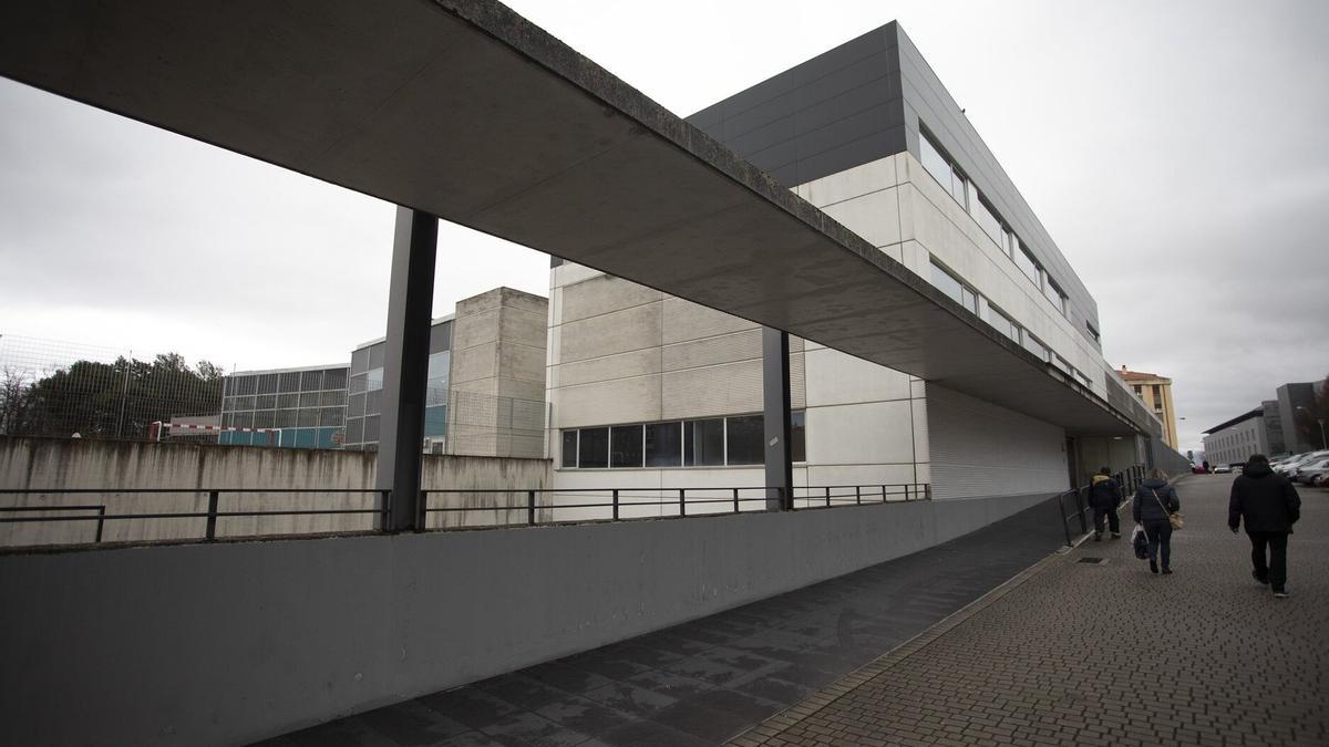 Fachada del centro San José. Fachada del centro San José.