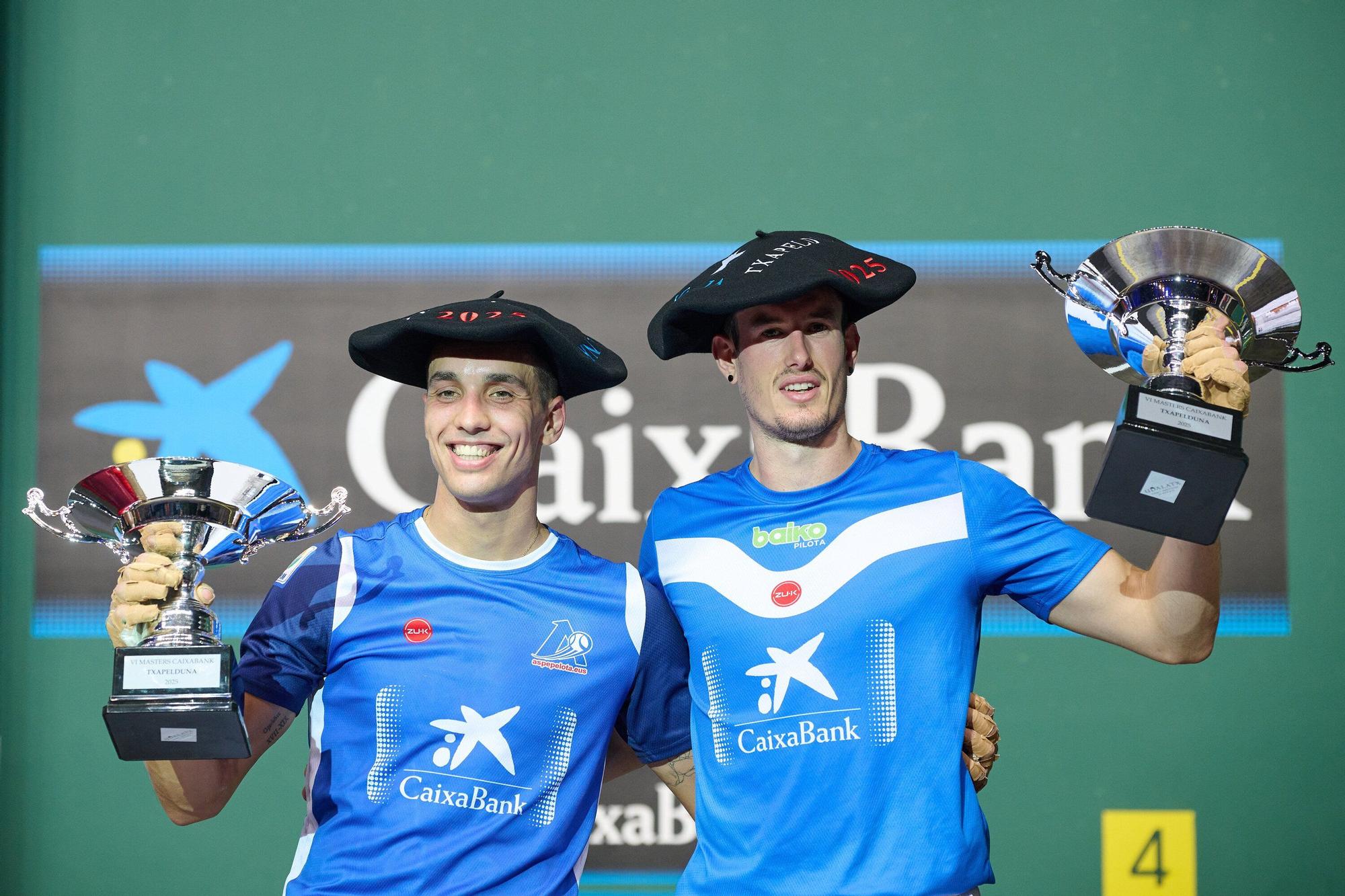 Javier Zabala y Jon Mariezkurrena, campeones del Masters CaixaBank ante Altuna III e Imaz en el Navarra Arena.