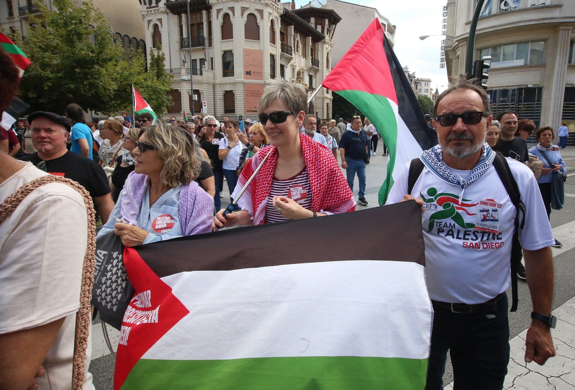 Fotos de la concentración en apoyo a Palestina en Pamplona este sábado