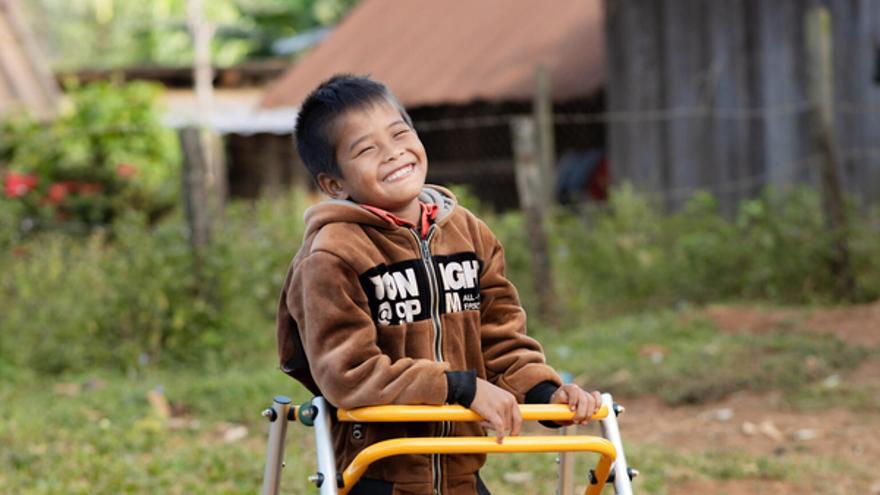 Muchos niños y niñas soportan cargas que superan con creces su edad.