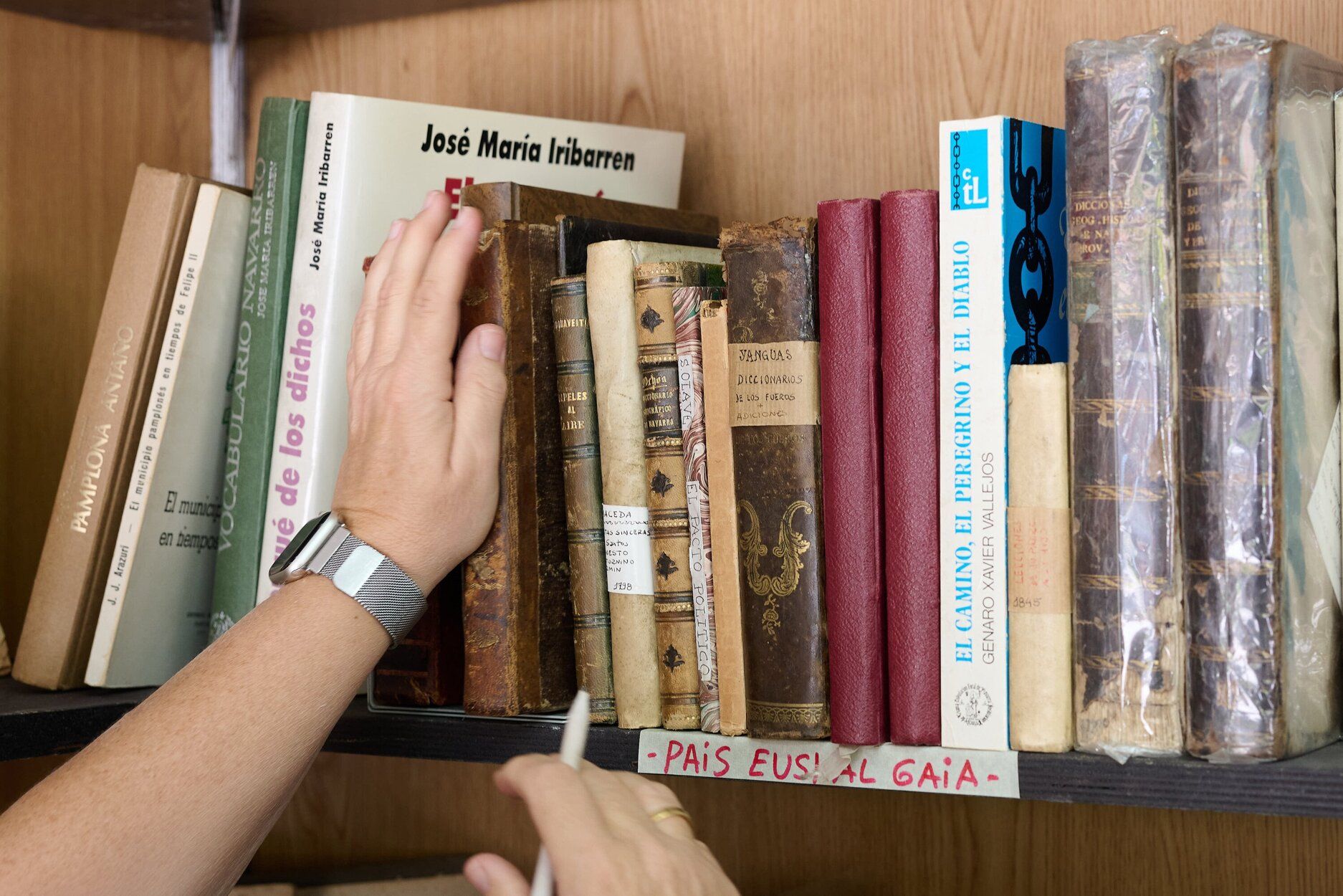 La historia de Navarra triunfa en la Feria del Libro Antiguo