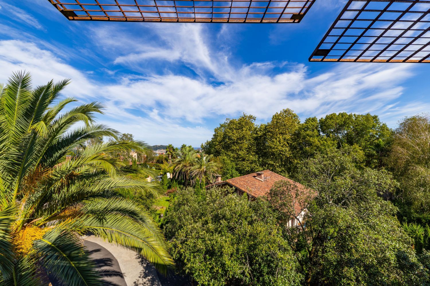 Exclusiva Villa Bifamiliar en venta en un paraíso, ubicada en el Alto de Zorroaga, en San Sebastián