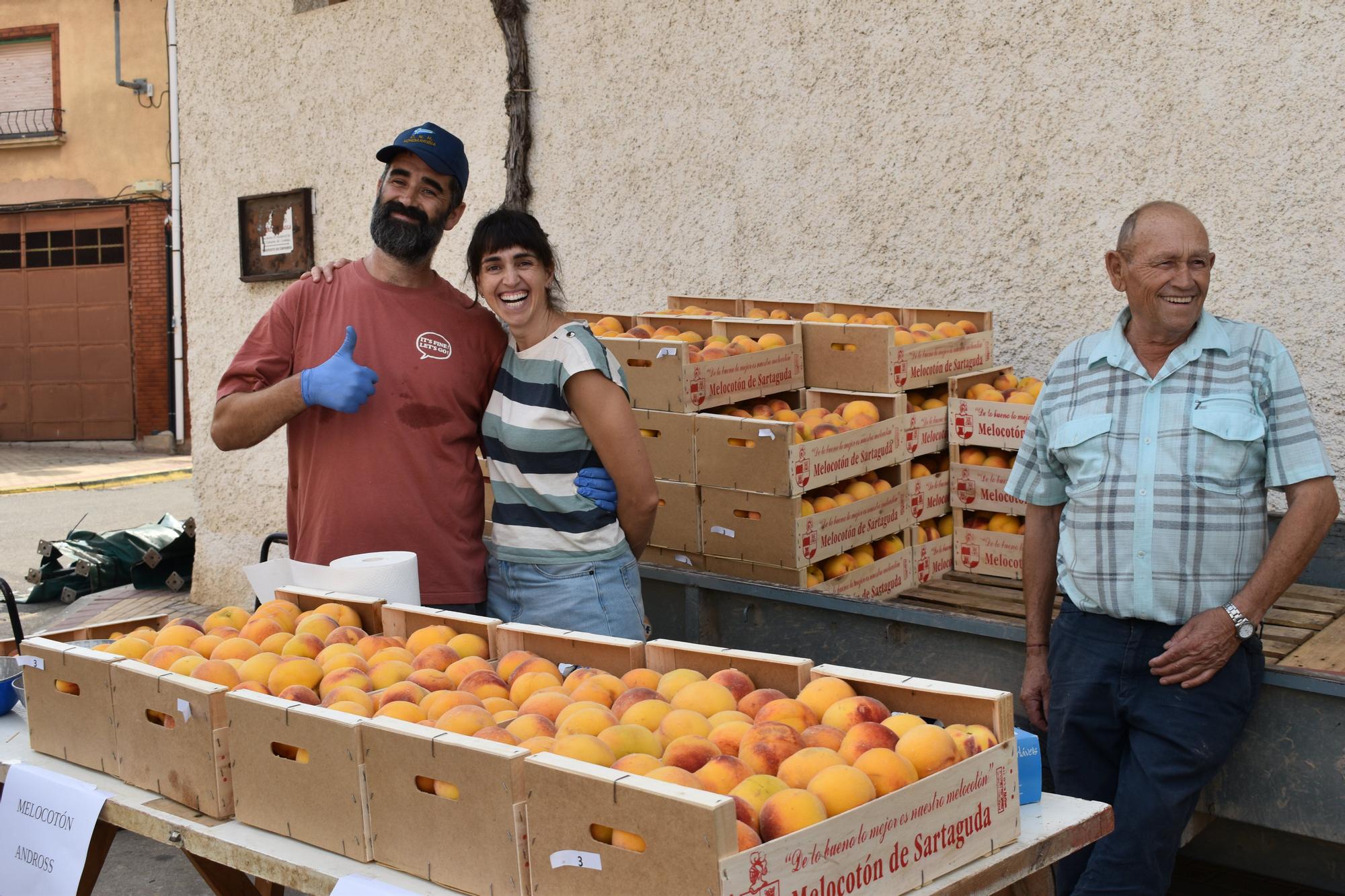 Fotos | Más fruta y más puntos de venta en la Feria del Melocotón de Sartaguda