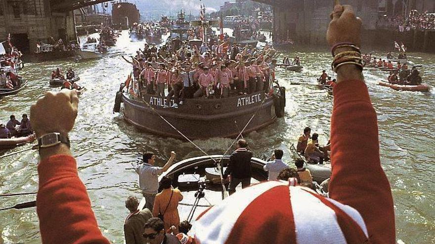 Imagen de la última vez que la gabarra surcó la ría.
