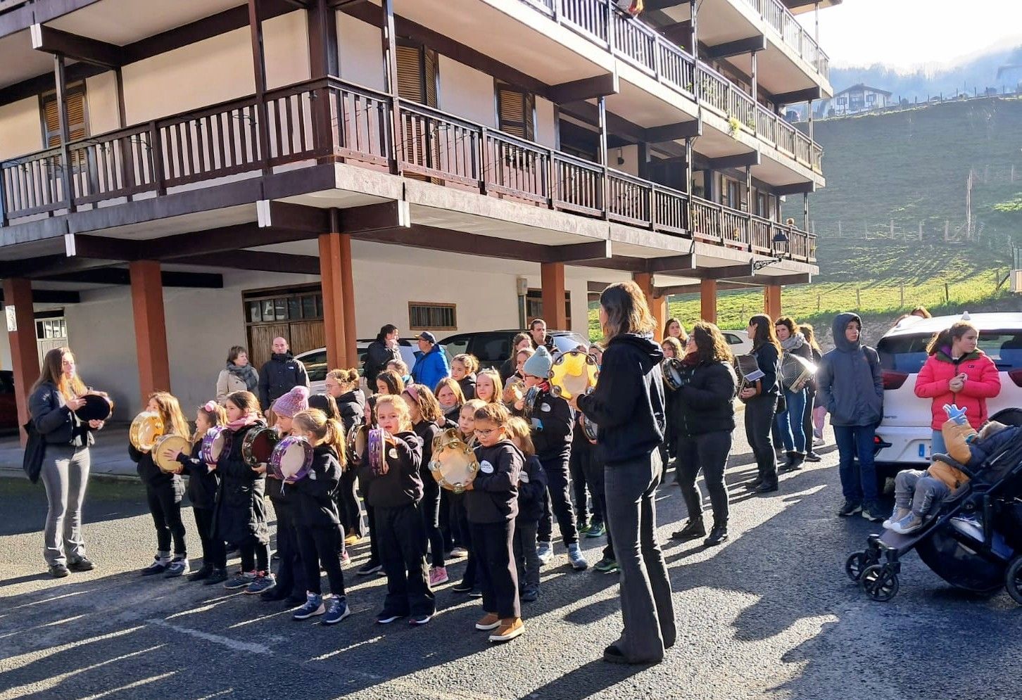 Las calles se llenan de música por santa Cecilia en Baztan-Bidasoa