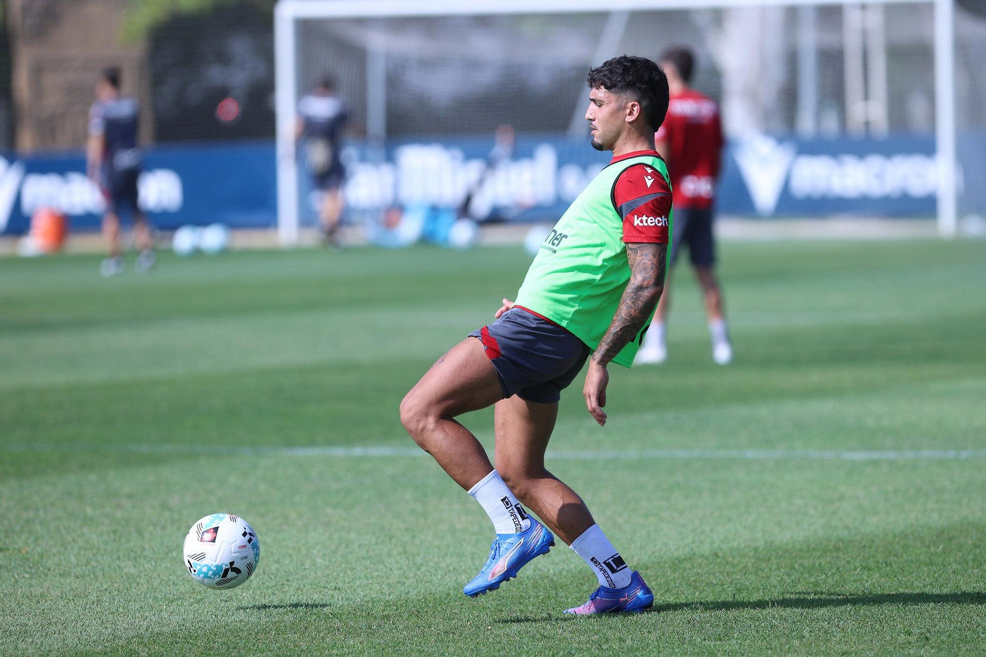 Osasuna se entrena en Tajonar tras la victoria ante el Valencia