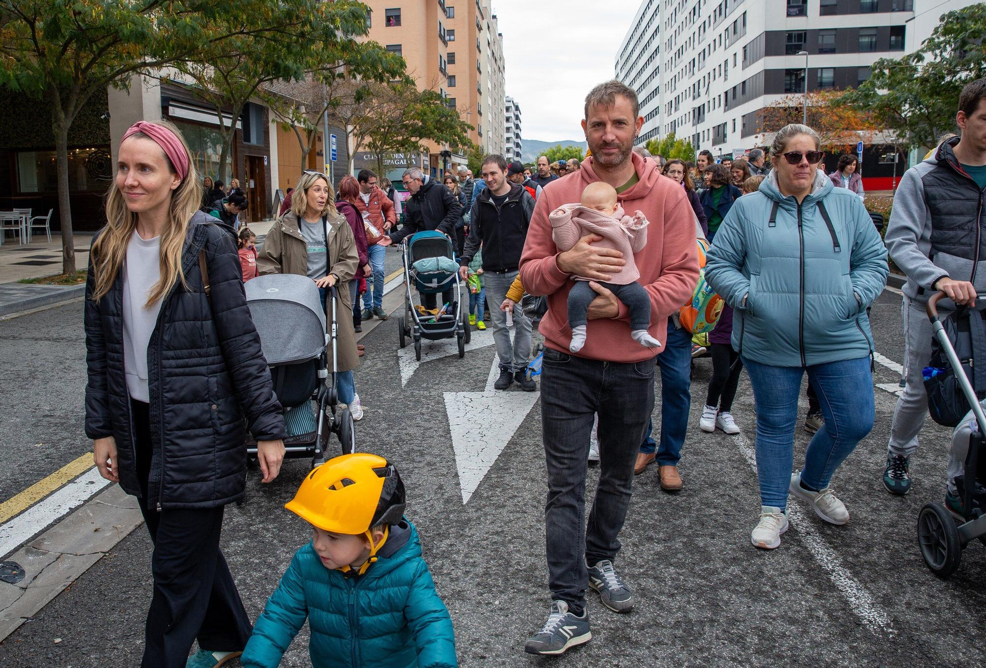 Manifestación del vecindario de Erripagaña para exigir dotaciones