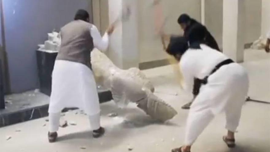 El Estado Islámico arrasa una monumental ciudad asiria en el norte de Irak.