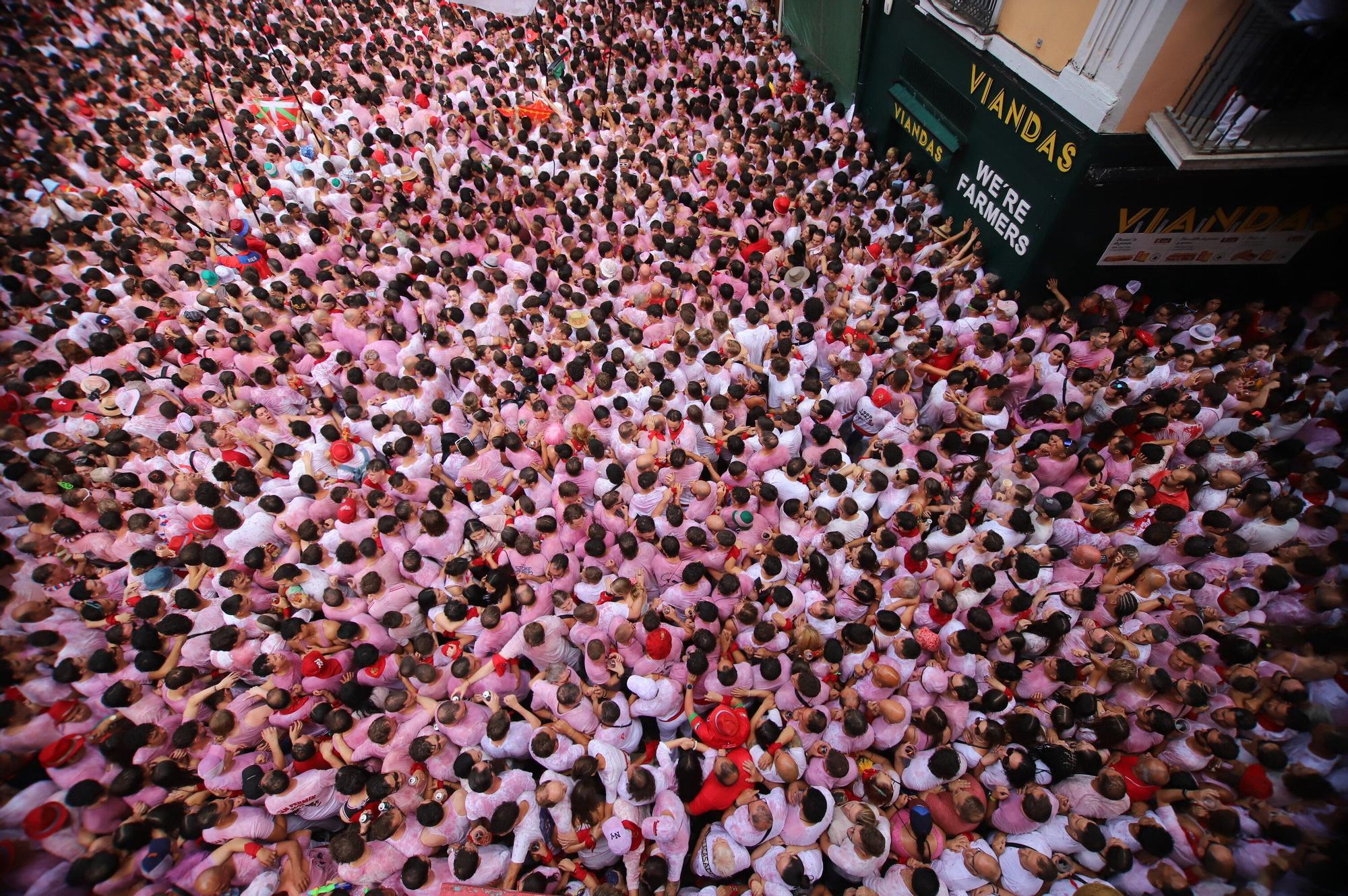 Fotos del  Chupinazo de San Fermín 2025 en Pamplona: ¡La fiesta más internacional se enciende con un grito solidario por Palestina!
