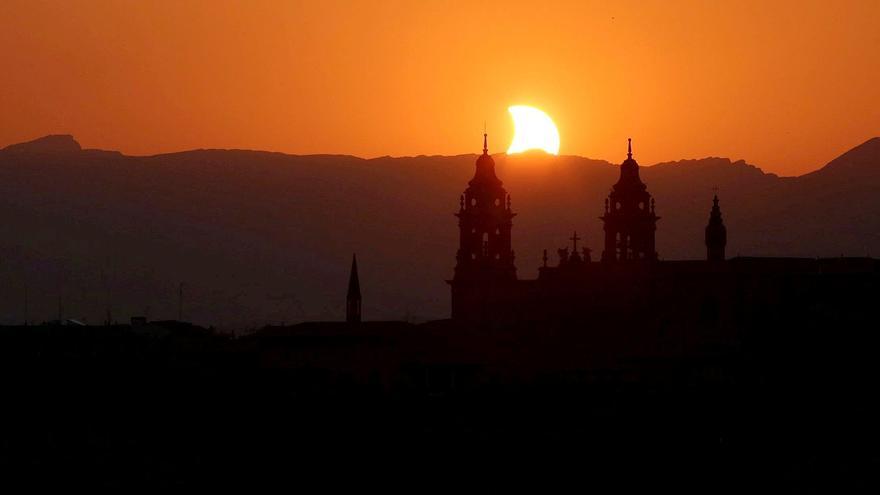 Eclipse en Navarra: Pamplona y sus murallas se apagan en un momento mágico