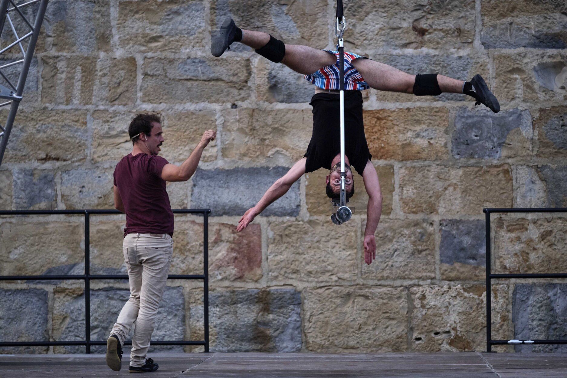 Fotos del espectáculo de circo y acrobacias de la compañía Cia Seon
