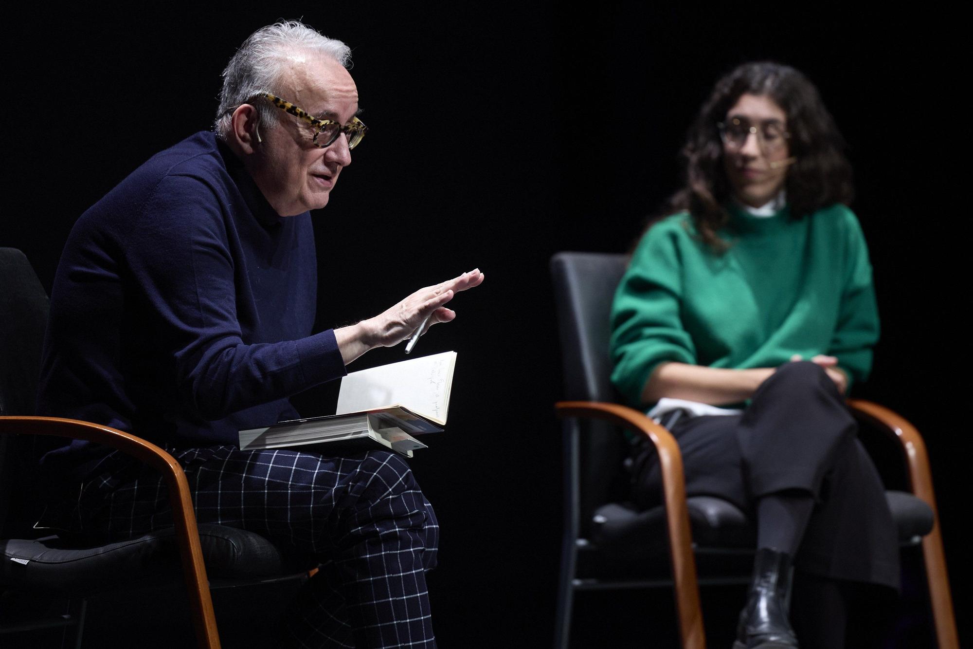 Este sábado, en el Encuentro de Clubes de Lectura que ha acogido el Auditorio Barañáin, José Teruel y Andrea Toribio han conversado sobre la figura de Carmen Martín Gaite.