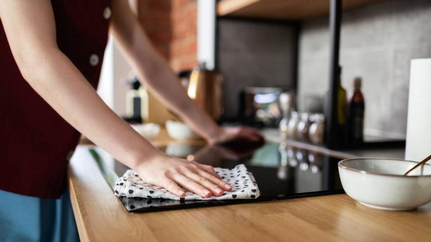 Adiós a la manchas blancas de la vitro: la OCU pone a prueba "uno de los trucos más populares"