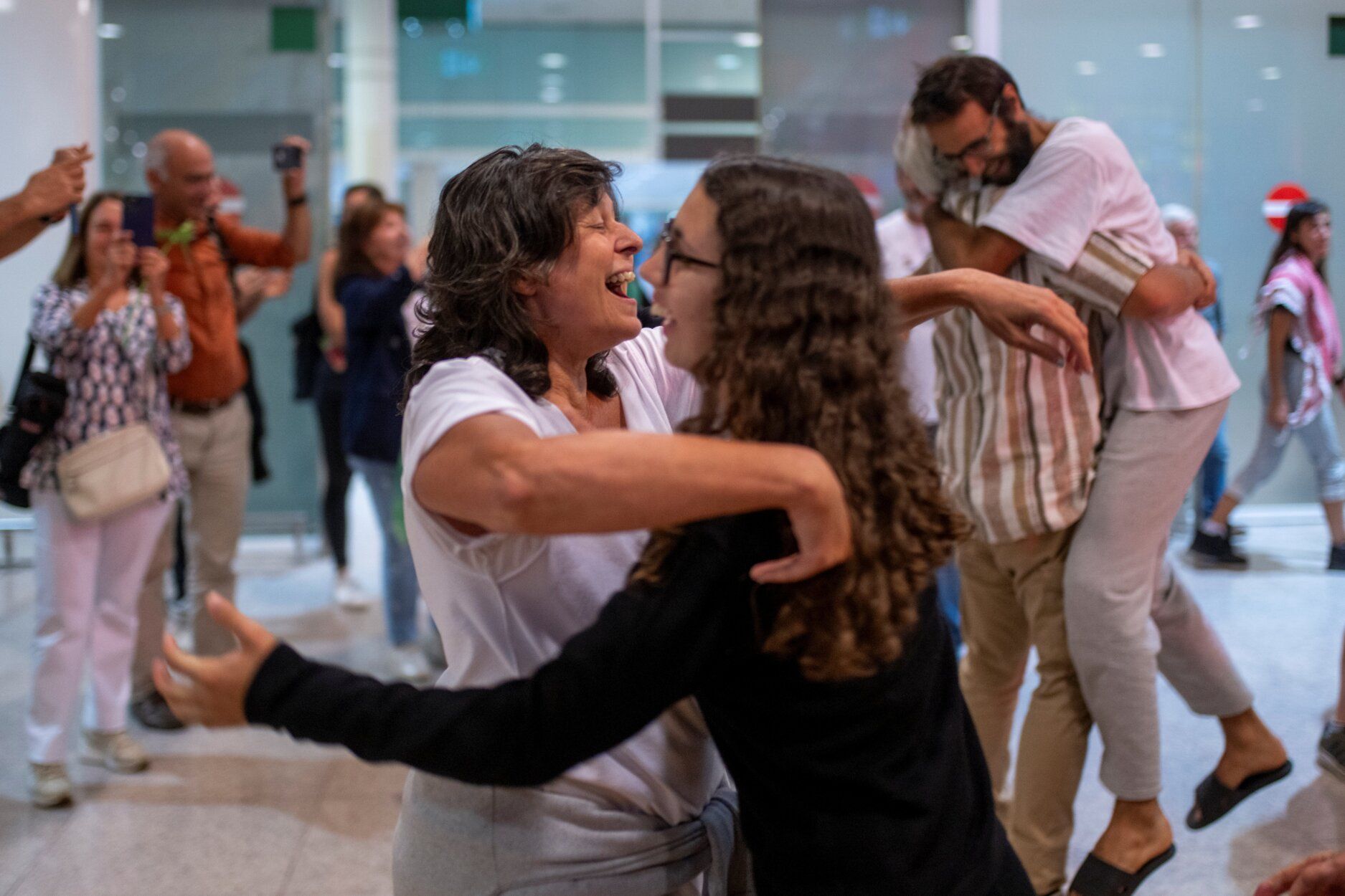 Llegada de los 27 integrantes de la flotilla a Gaza a los aeropuertos de Madrid, Bilbao y Barcelona