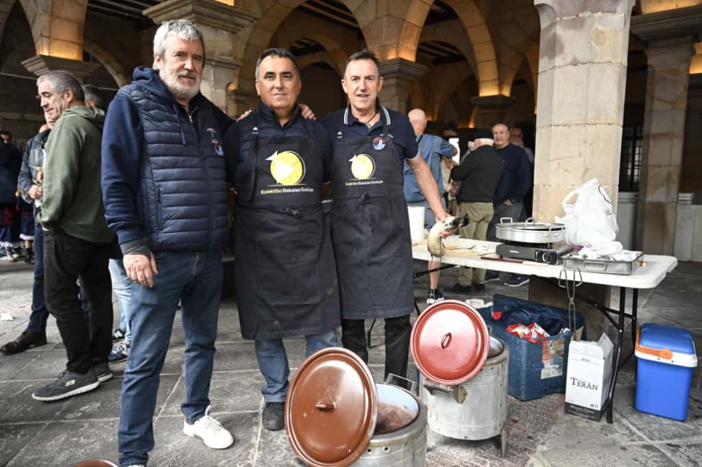 Las putxeras humean en Balmaseda en homenaje al tren de La Robla