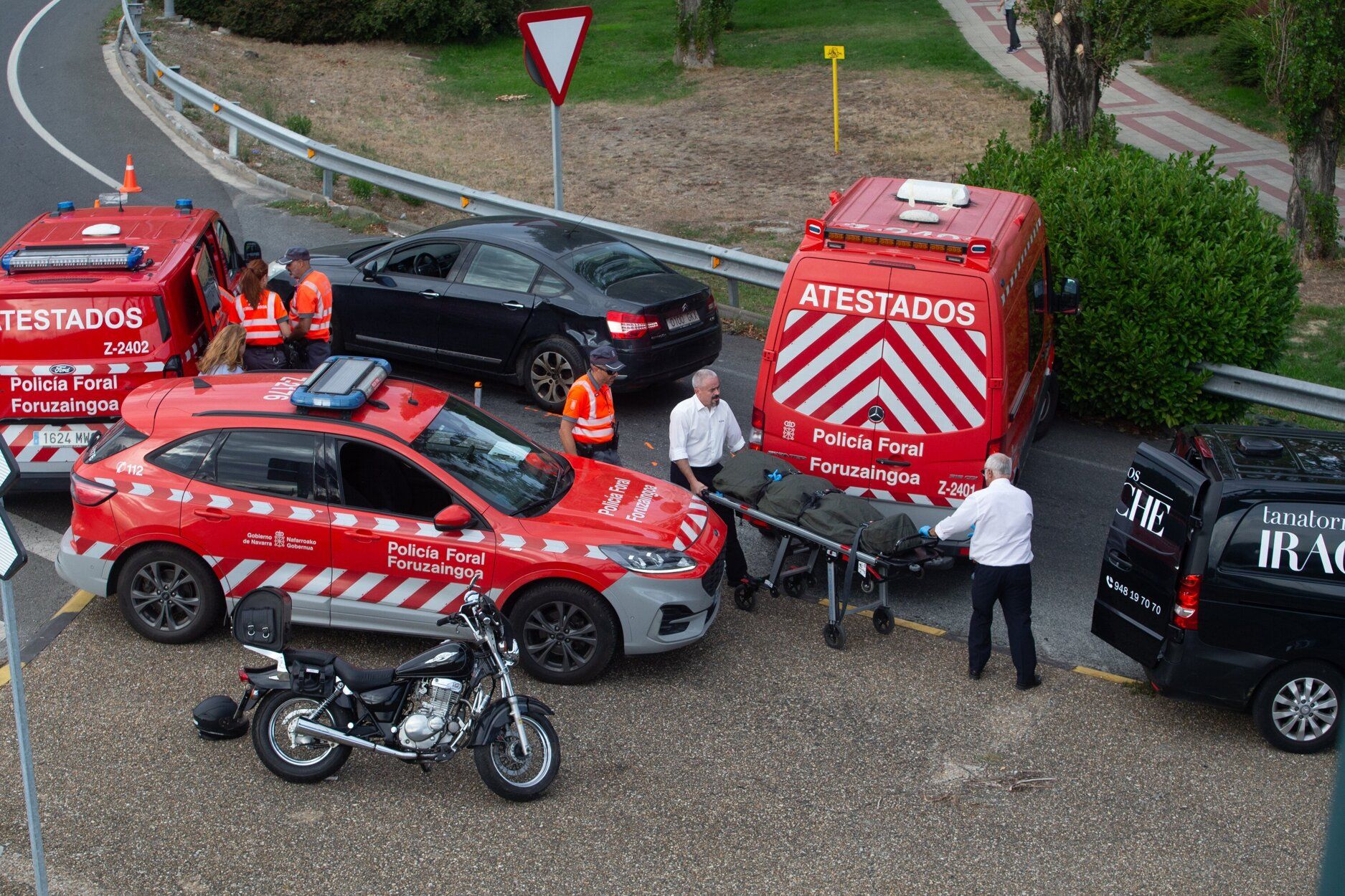 Fotos del lugar del accidente mortal de un motorista de 76 años en Ansoáin