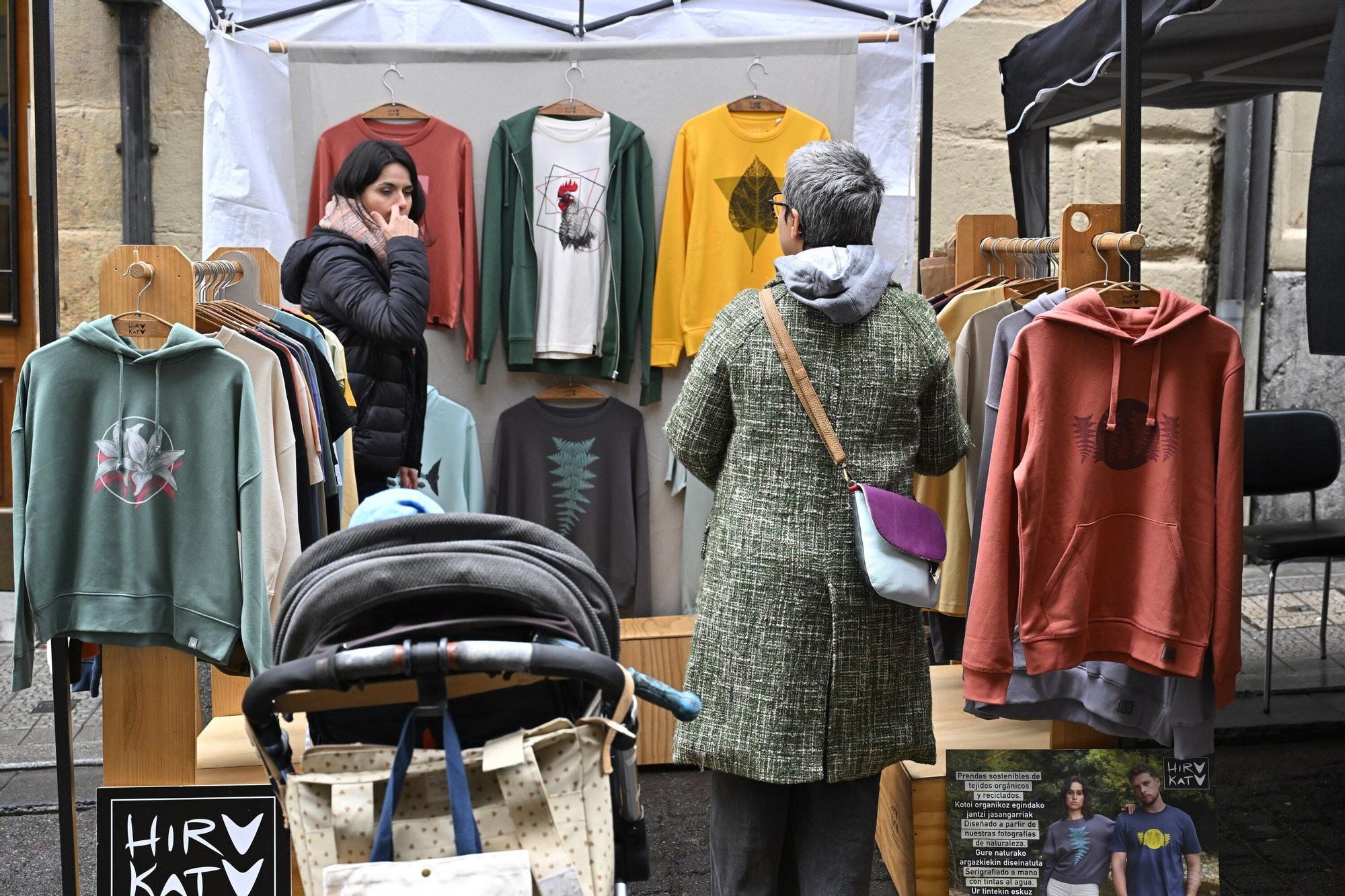 En imágenes: el mercado del Dos de Mayo se viste de Navidad