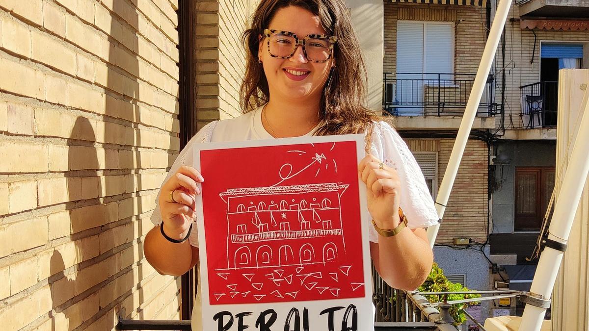Nerea López de la Manzanara Pérez posa con su cartel ganador