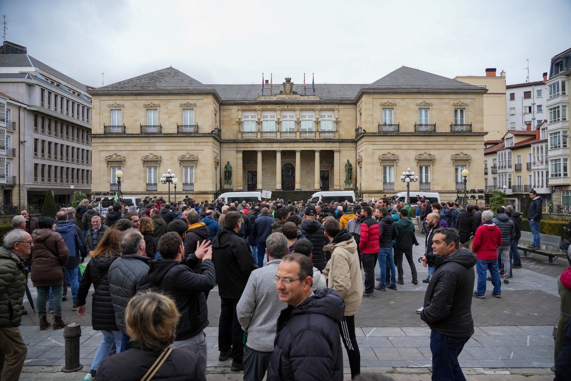 Los agricultores alaveses llegan a la Diputación con sus demandas