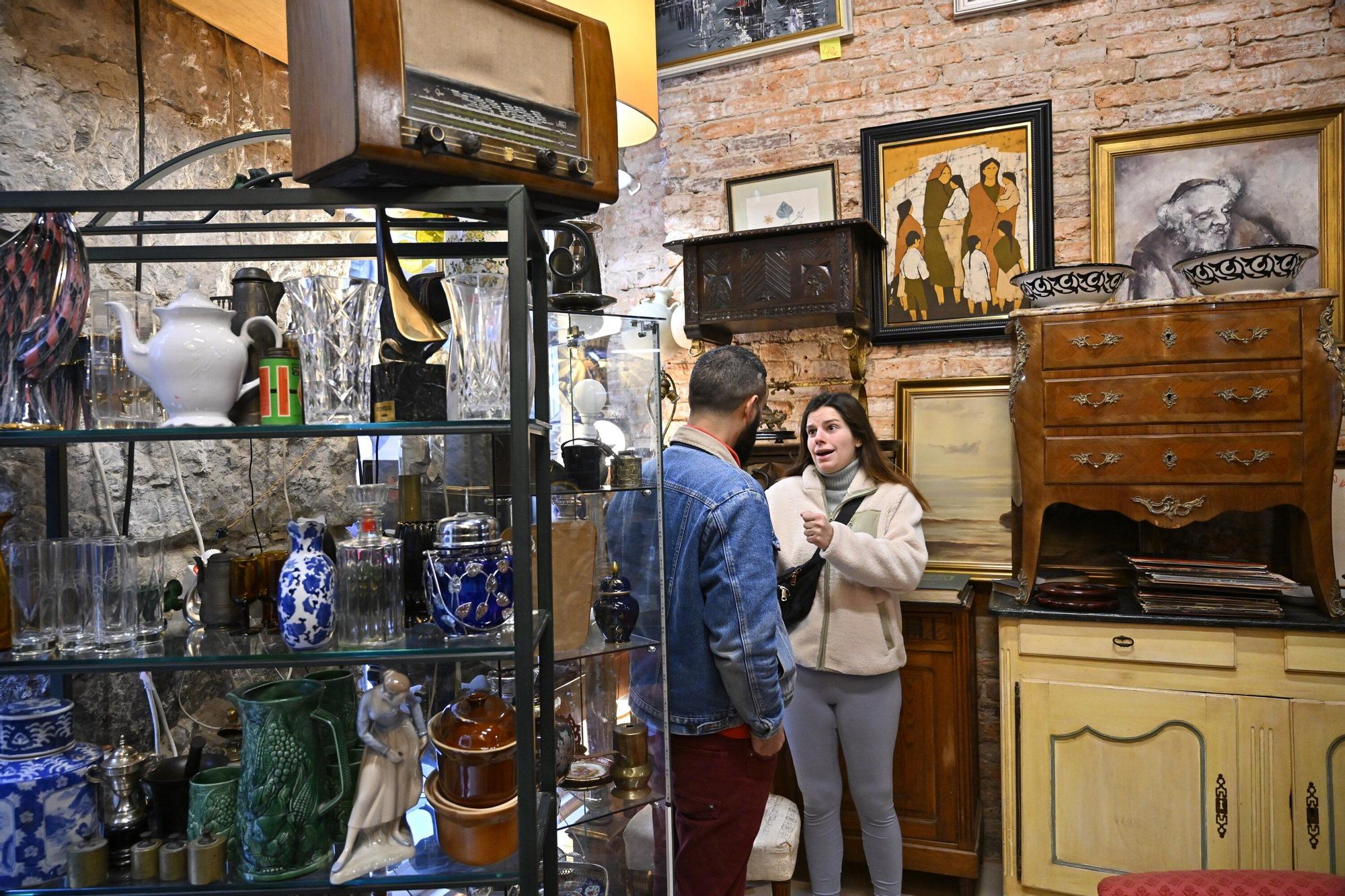 En imágenes: el mercado del Dos de Mayo se viste de Navidad