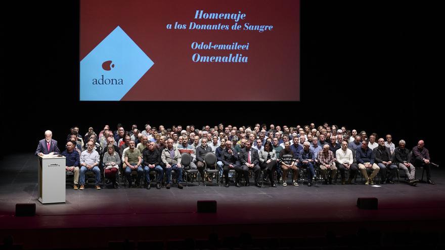 Adona homenajea a 226 donantes de sangre de Navarra, ocho más que en 2025