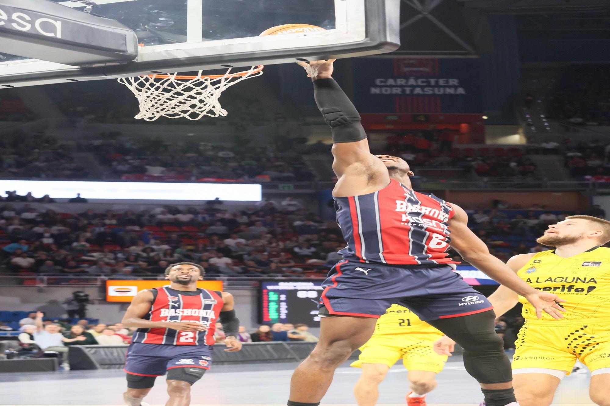 Todas las imágenes del Baskonia - La Laguna Tenerife (89-79)