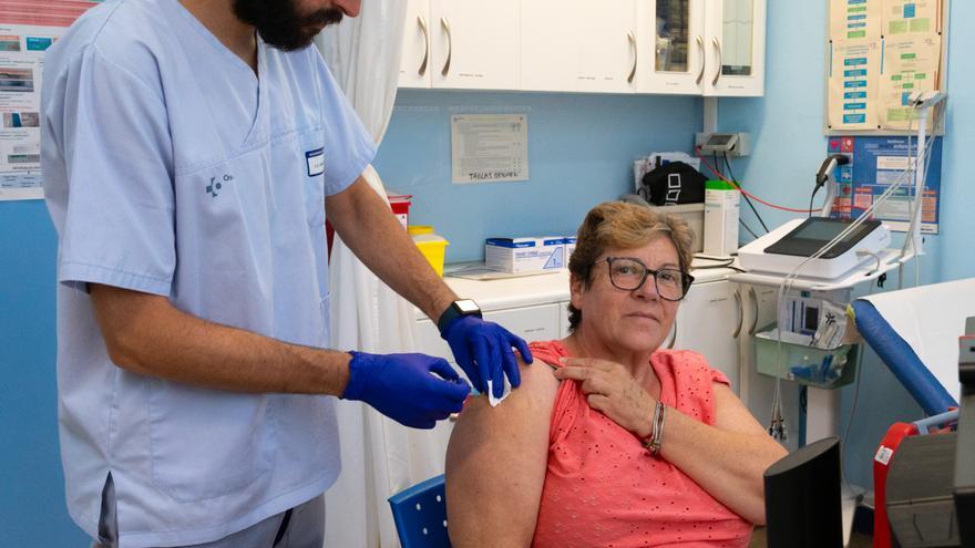 Osakidetza urge a vacunarse de la gripe ante la oleada de casos y el previsible adelanto del pico