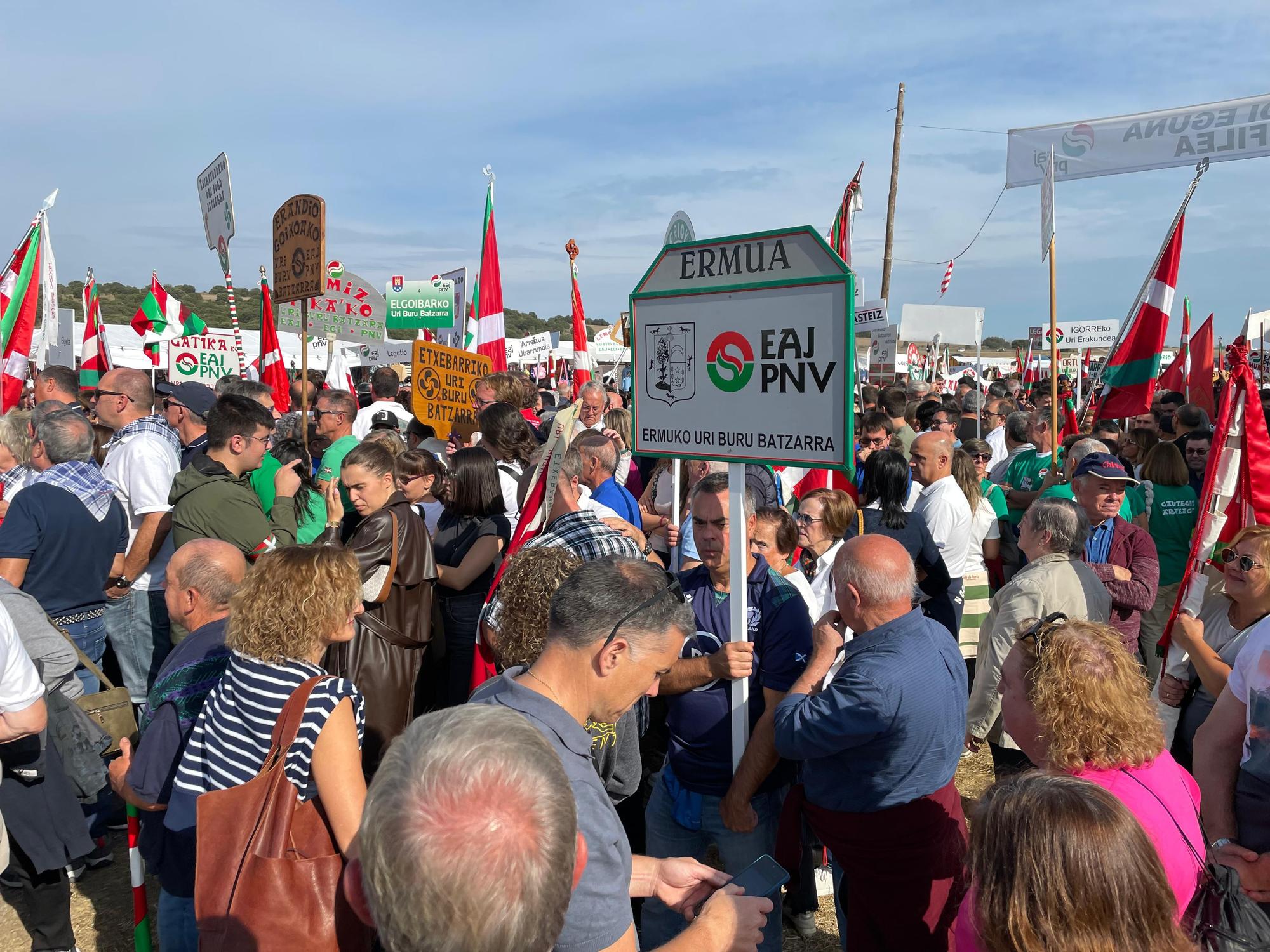 En imágenes: El Alderdi Eguna reúne a miles de jeltzales en un ambiente festivo