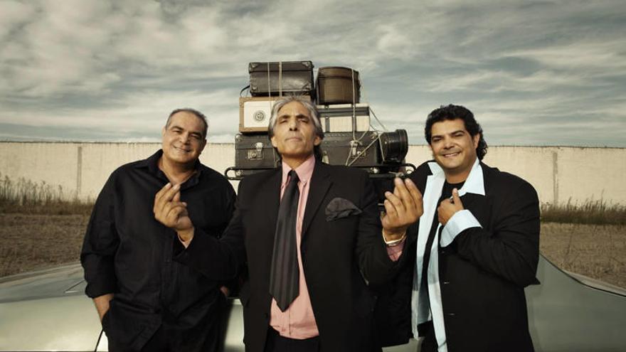 La formación actual de Los Chichos, embarcados en una gira interminable.