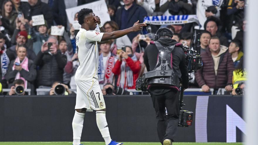 El aficionado del Albacete que tiró un plátano a Vinicius se enfrenta a una multa de hasta 5.000 euros