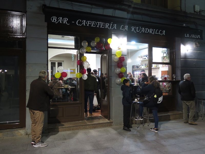 La inauguración de la cafetería 'La Kuadrilla' de Zumarraga