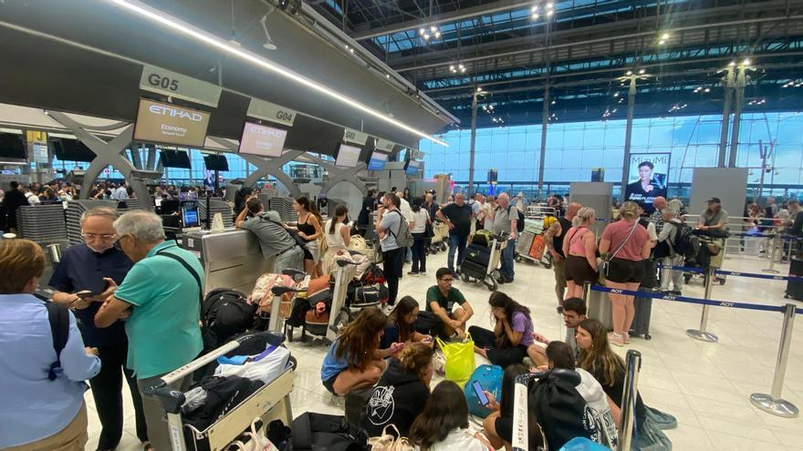 Atrapados por el conflicto en Oriente Medio: “Nos han pedido hasta 4.000 y 6.000 euros por vuelo”