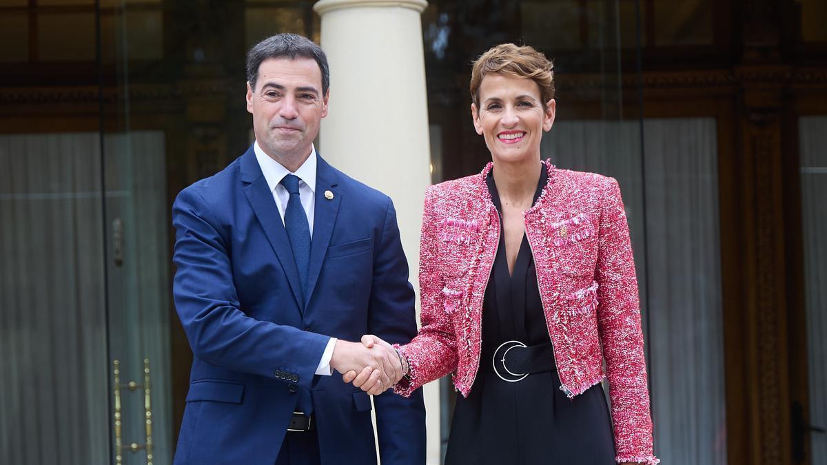 Saludo entre Pradales y Chivite