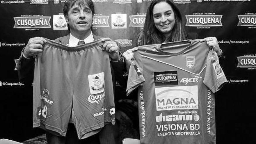 Tatono Arregui y Amaya Sáenz, de Precomar, durante la presentación ayer del patrocinio.