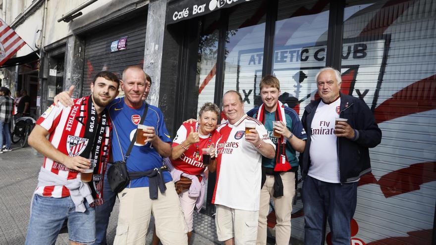 En imágenes: los aficionados del Arsenal y el Athletic calienta motores antes del primer partido de la Champions en San Mamés