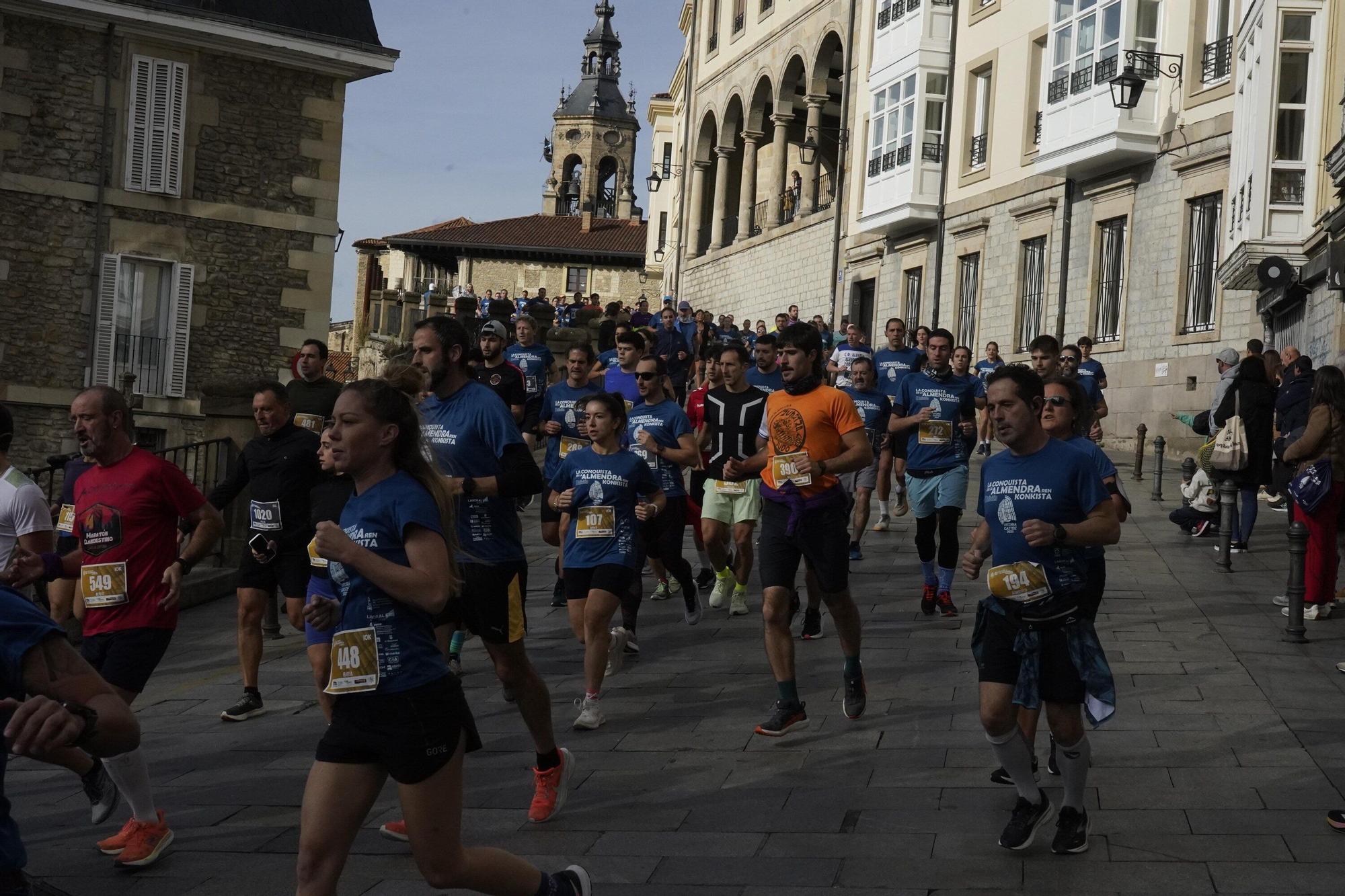 En imágenes: Miles de personas conquistan la Almendra de Gasteiz